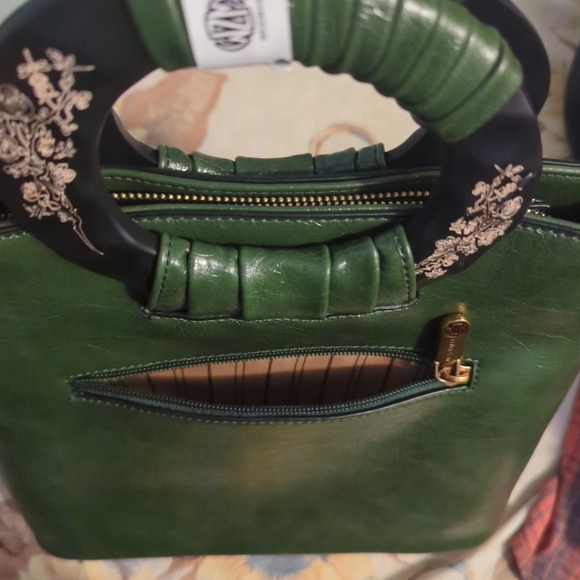 High Quality Well Crafted Green Flower Patterned Handbag With New Straps - Picture 5 of 9